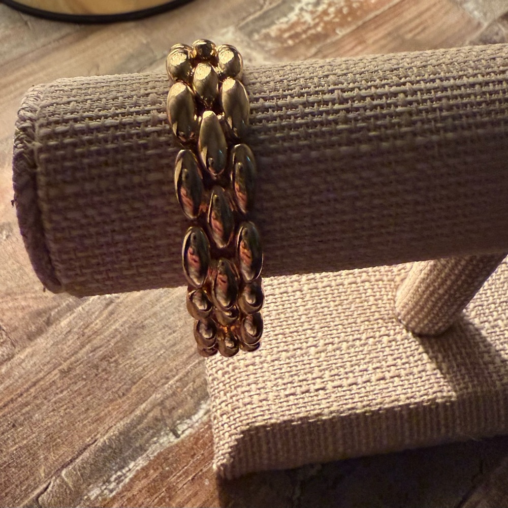 Elegant Gold Tone Stretch Bracelet